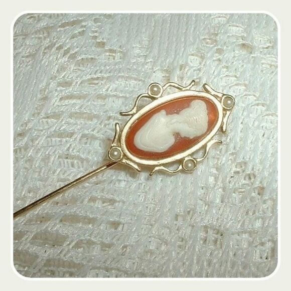 Vintage Avon Gold Tone Cameo Stick Pin - Picture 2 of 3